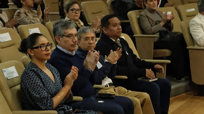 Develan placa por 50 años de Ciencias Atmosféricas en la Universidad Veracruzana